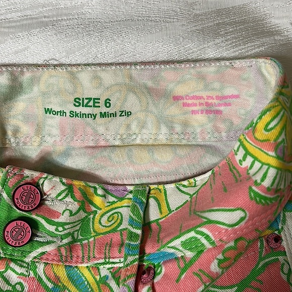 Lilly Pulitzer Skinny jeans. Style is:“Worth”, Print is: “Chin Chin”- Size 6 - Picture 6 of 9